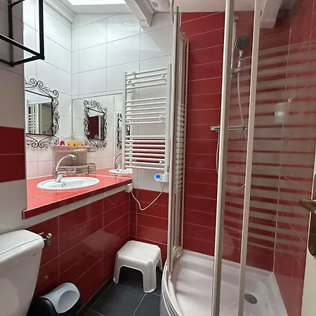 T2 Climatisee Avec Parking, Proche - Fr-1-249-433 Holiday home *