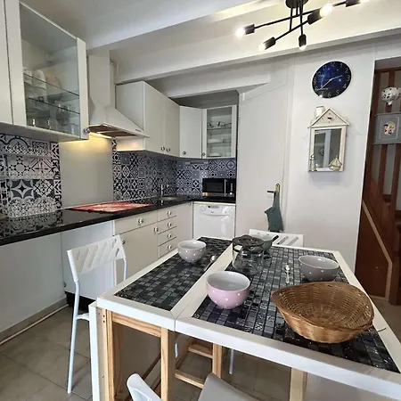 Holiday home T2 Climatisee Avec Parking, Proche - Fr-1-249-433 *
