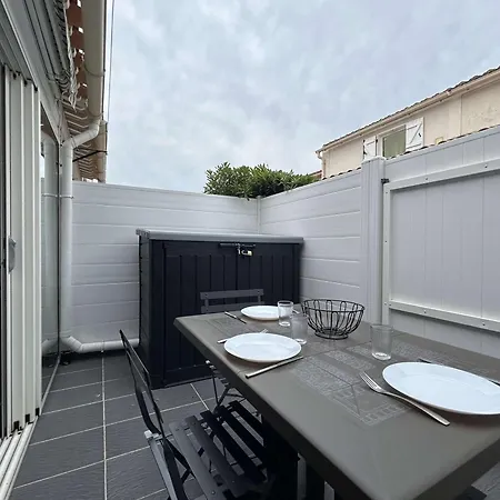 T2 Climatisee Avec Parking, Proche - Fr-1-249-433 * Agde